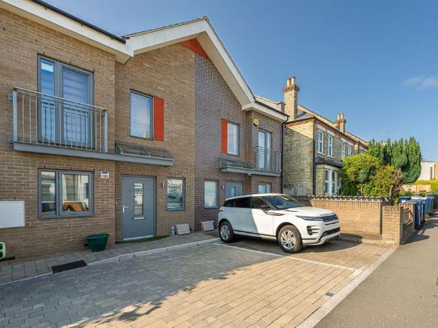 Sambroke Square, Barnet Vale, London, EN4 9PL, United Kingdom | 4 bed townhouse for rent #137171571 | Rentberry