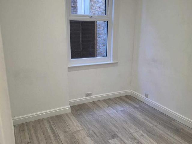 Samos Road, London SE20 3 bed flat to rent £2,200 pcm £508 pw