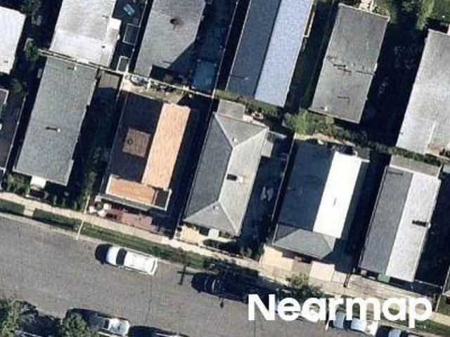 Sampson St W