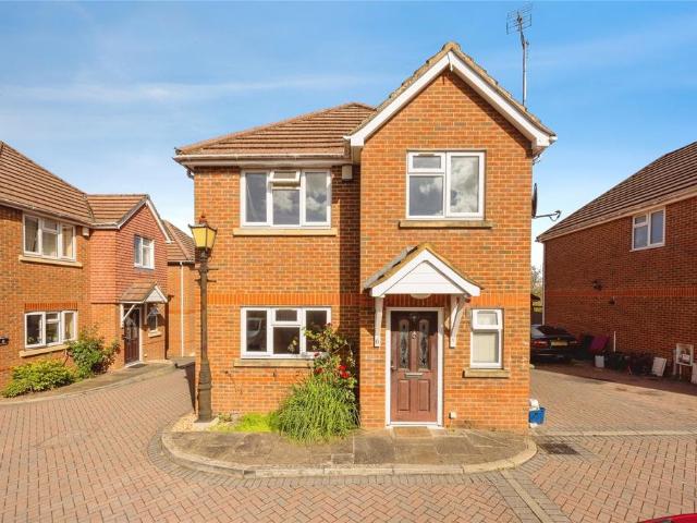 Samson Close, Aldershot, GU11 4 bed detached house to rent £2,150 pcm £496 pw