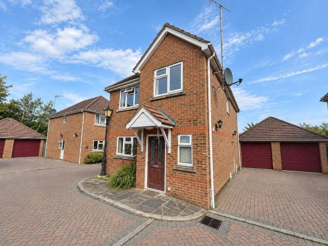 Samson Close, Aldershot, Hampshire GU11, 4 bed detached house to rent, £2,150 pcm | PrimeLocation