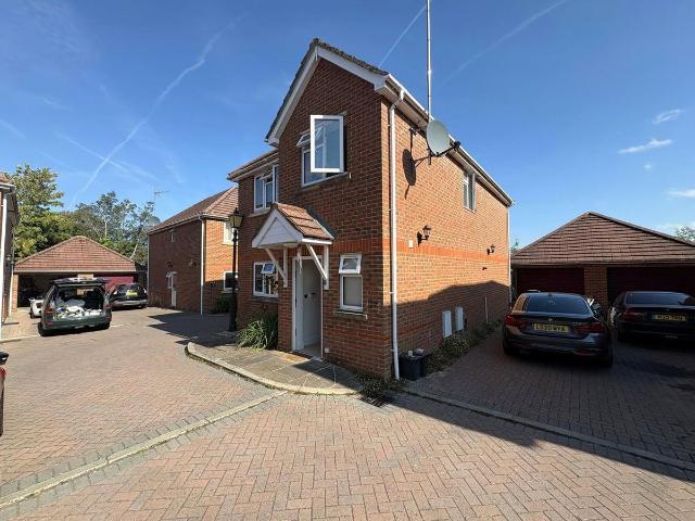 Samson Close, Aldershot, Hampshire GU11, 4 bed detached house to rent, £2,150 pcm | PrimeLocation
