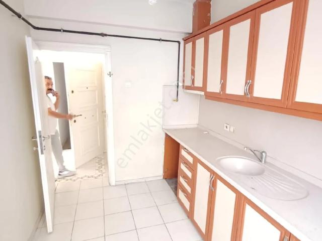 Samsun İlkadım Karadeniz Mahallesi'nde Dış Cepheli 1.kat 2+1 Satılık Daire
