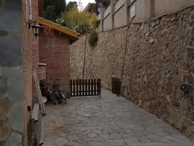 Sant Fost De Campsentelles