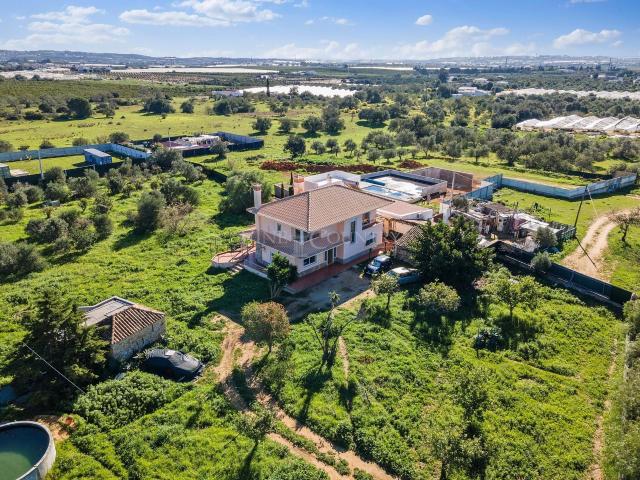 Santa Barbara de Nexe – Moradia de 3 Quartos com vista para o campo