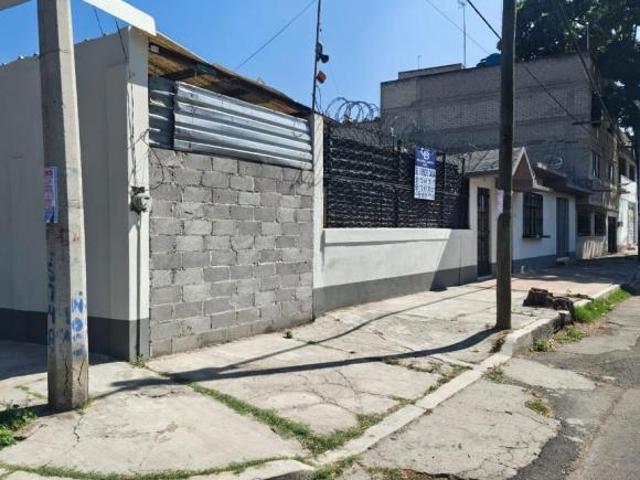 Santa Catarina Ampliación Tláhuac casa grande en venta en esquina buena localización Av de las Torre