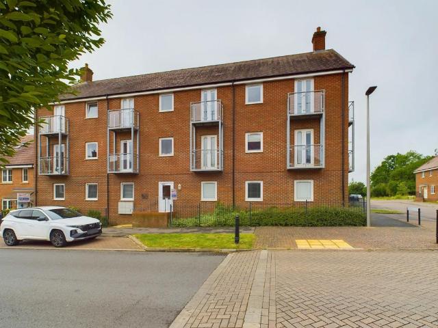 Santa Cruz Avenue, Bletchley, MK3 2 bed flat to rent £1,250 pcm £288 pw