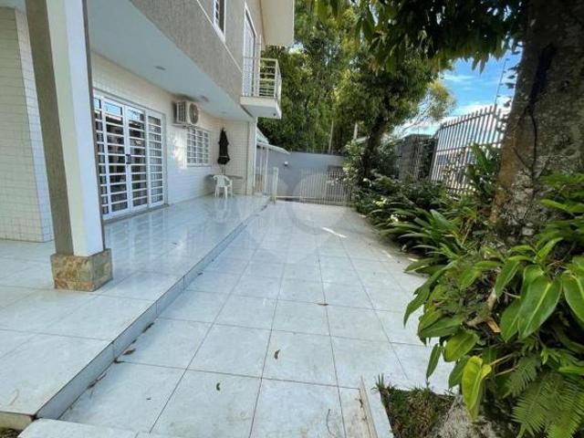 Santa Felicidade Casa em condominio 3 quartos sendo 1 suite amplo terreno 209 m2 privativos