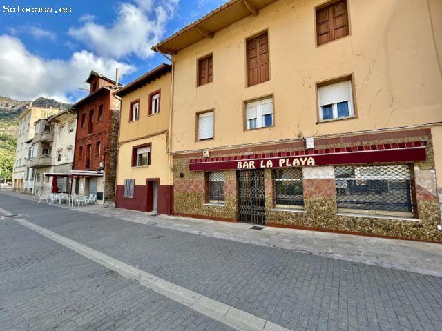 SANTA LUCIA DE GORDON: CASA DE DOS PLANTAS MAS BAR EN EL CENTRO DEL PUEBLO!
