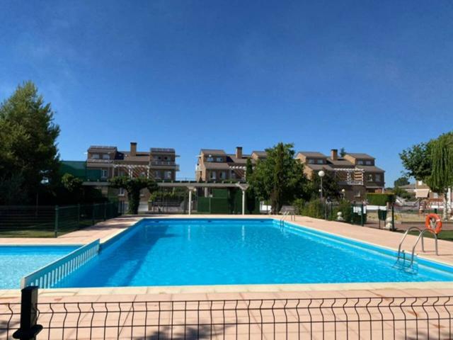 SANTA MARTA DE TORMES. CTRA MADRID!. ESPECTACULAR Y EXCLUSIVO CHALET EN URBANIZACIÓN ALMENDARES FRENTE HOTEL REGIO