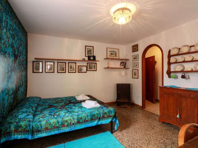 Santi Apostoli Home