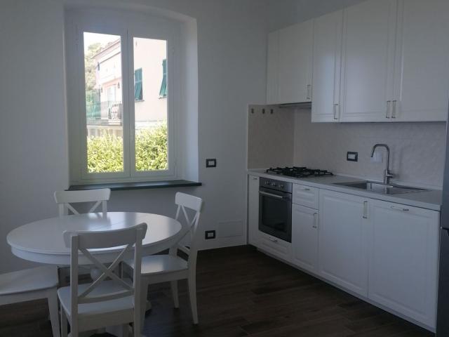 Santi ' Ilario Via Alla Scuola d' Agricoltura, bellissimo elegante appartamento arredato, composto di ingresso indipendente, salone, angolo cottura, camera, bagno, ripostiglio, armadio a muro, riscaldamento autonomo, aria condizionata. Spettacolare vista