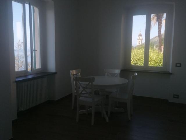 Santi ' Ilario Via Alla Scuola d' Agricoltura, bellissimo elegante appartamento arredato, composto di ingresso indipendente, salone, angolo cottura, camera, bagno, ripostiglio, armadio a muro, riscaldamento autonomo, aria condizionata. Spettacolare vista