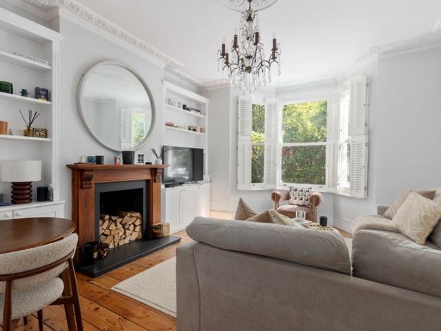 Santos Road, London SW18, 2 bed flat to rent, £3,050 pcm | PrimeLocation