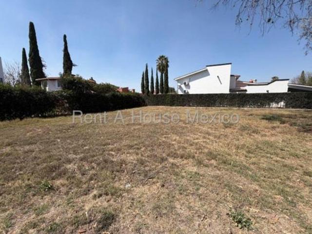 San Gil San Juan del Río VENTA. Terreno residencial de 742 metros con amenidades