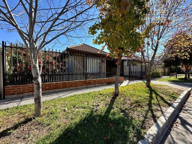 SAN ESTEBAN ARRIENDO LUJOSA CASA AMOBLADA PISCINA 3D 2B