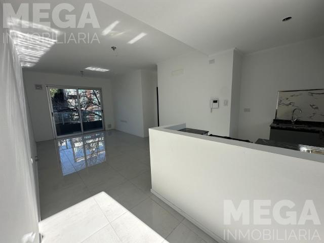 San Juan y Nogoya. Departamento de 2 dormitorios, 2 ba?os y Cochera!