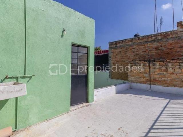 SAN JUAN BOSCO CASA EN ZONA COMERCIAL