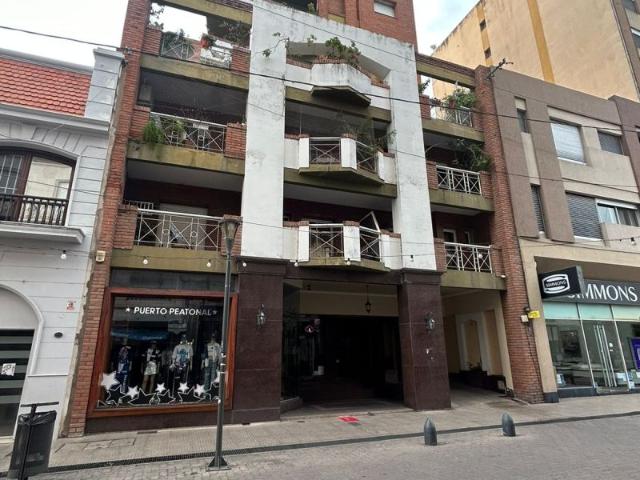 San Martín 2964 Piso 6 Dpto C con cochera Edificio Centro COD: 1684