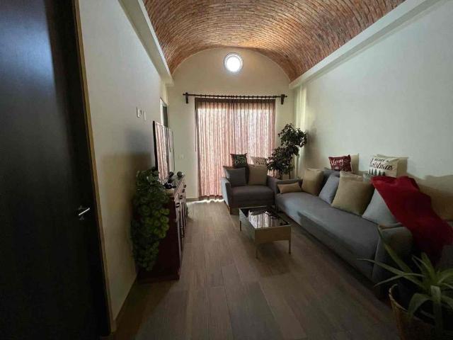 SAN MIGUEL DE ALLENDE CASA TOTALMENTE AMUEBLADA, EQUIPADA Y DECORADA EN UN SOLO NOVEL, 2 RECÁMARAS EN PRIVADA AMENIDADES ALBERCA, VIGILANCIA, JARDINES