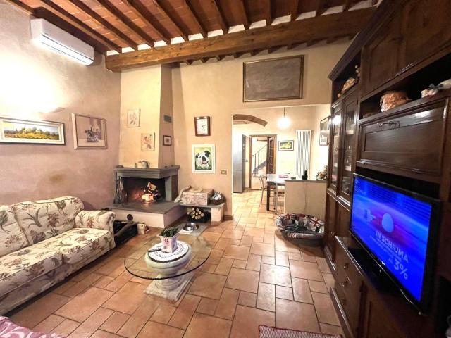 SAN PIERO A PONTI 6 vani 150mq