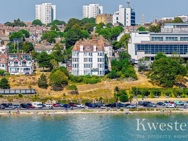 San Remo Parade, Westcliff On Sea SS0, 2 bed flat to rent, £1,750 pcm | PrimeLocation