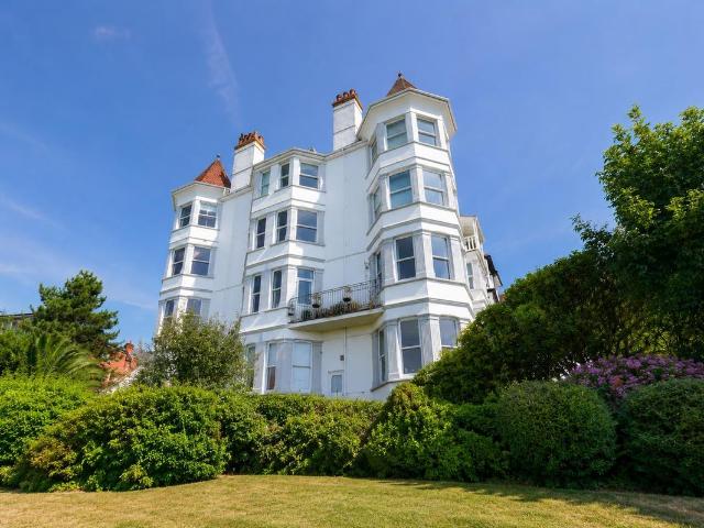 San Remo Parade, Westcliff On Sea SS0, 2 bed flat to rent, £1,750 pcm | PrimeLocation