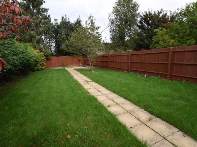 San Remo Road, Aspley Guise 3 bed semi detached house to rent £1,695 pcm £391 pw