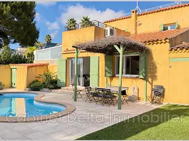Sanary sur Mer 83110 Location maison 6 pièces t6 piscine parking
