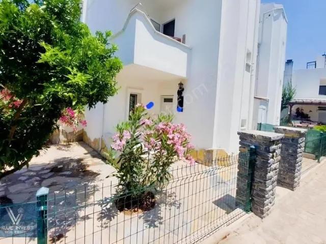 Sanatçılar Sitesi 2 + 1 Havuzlu Özel Plajlı Villa