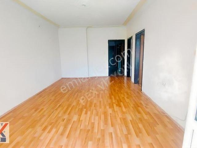 Sanatoryum Caddesi Üzerinde Metro Yakını 3+1 Kiralık Daire