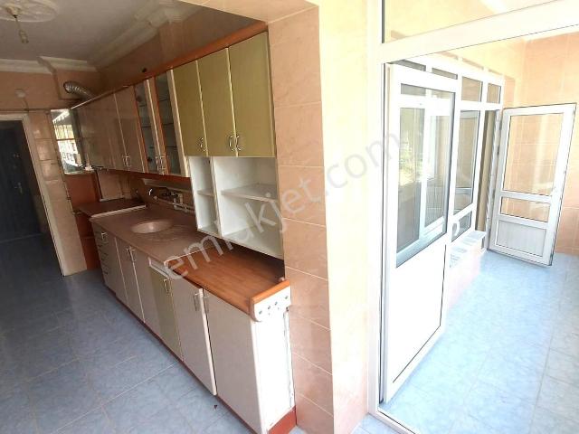 Sanatoryum Caddesi Ve Metro Yakını 3+1 Kiralık Daire