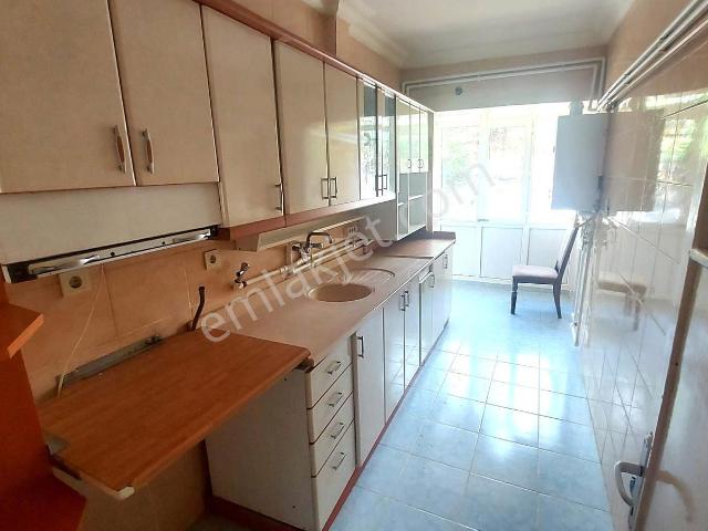 Sanatoryum Caddesi Ve Metro Yakını 3+1 Kiralık Daire