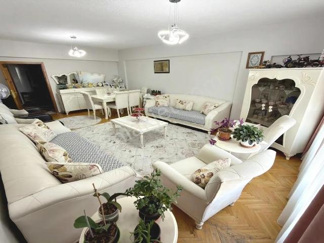 Sanatoryum Hastanesi Acil Karşısı Ara Kat 3+1 Kiralık Daire