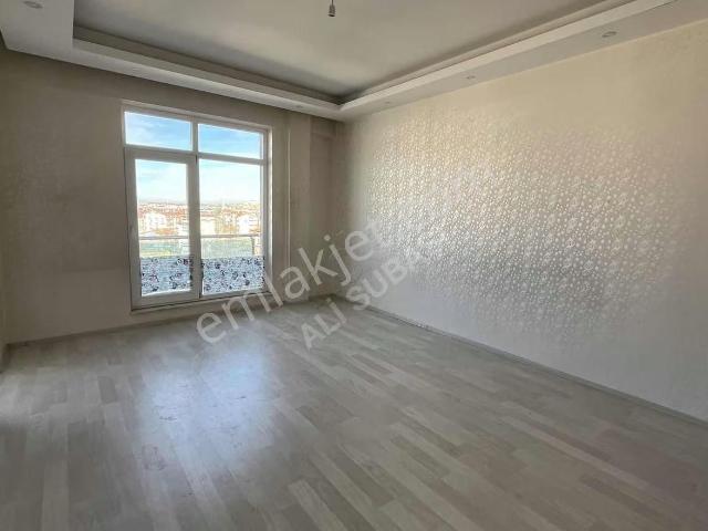 Sanayi Caddesi Üzeri Satılık 3+1 Daire