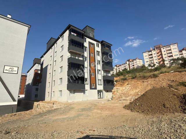 Sanayi Sitesi Üzerinde 2+1 Satılık Daire burcu Emlaktan