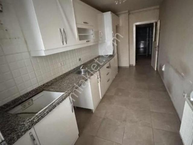 Sancaktepe Merve Mahallesinde 1+1 Ara Kat Kiralık Daire