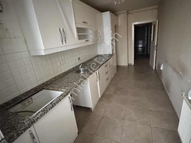 Sancaktepe Merve Mahallesinde 1+1 Ara Kat Kiralık Daire