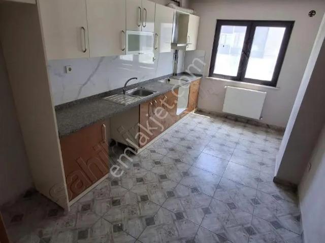 Sancaktepe Atatürk Mahallesinde Kiralık Temiz 3+1 Daire
