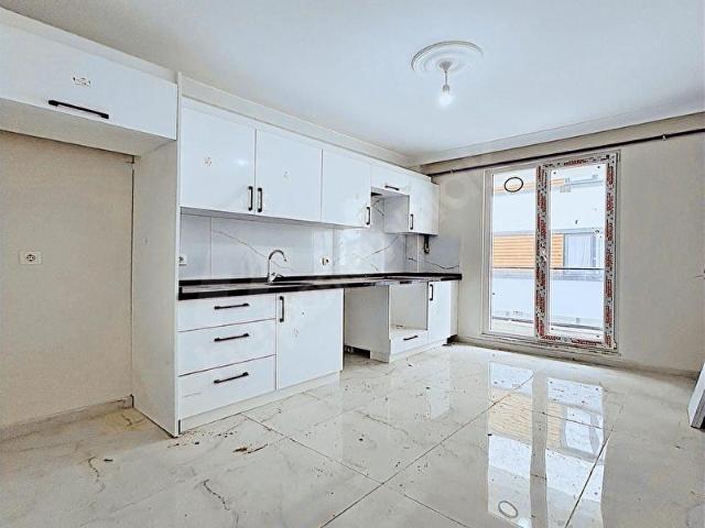 SANCAKTEPE ANA CADDE'DE AYRI WC'Lİ METROYA 3 DK GENİŞ 3+1 DAİRE