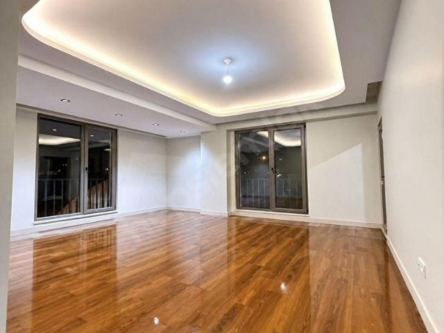 SANCAKTEPE GARDEN SİTESİN'DE METROYA YAKIN 3+1 ARA KAT ZA520