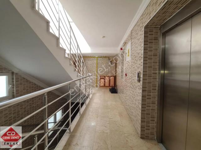 Sancaktepe Göbekte Geniş Daire 2 banyolu 3.kat Asansörlü Kiralık