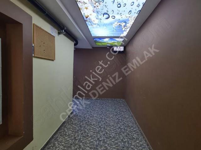 Sancaktepe Salı Pazarı Yakını Teras Balkon & 2 banyolu Geniş 3+1