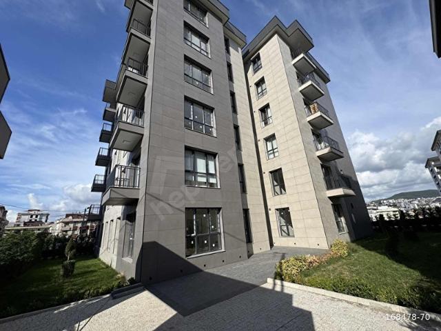 Sancaktepe Site İçerisinde Kapalı Otoparklı Çocuk Parklı 2+1