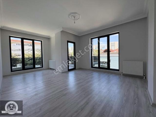 Sancaktepe Veysel Karani'de Geniş 2+1 Arakat Kiralık Daire
