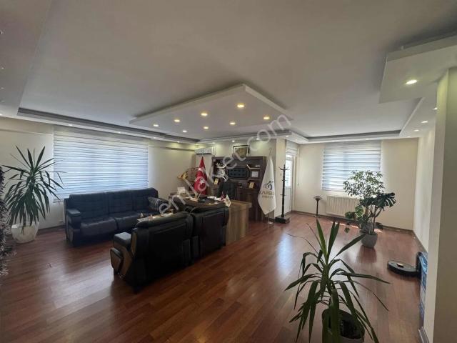 Sancaktepe Yakacık Caddesi'de Satılık 5+1 246 M2 Satılık Dubleks