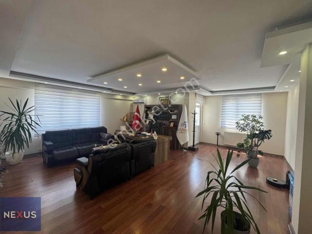 Sancaktepe Yakacık Caddesi'de Satılık 5+1 246 M2 Satılık Dubleks