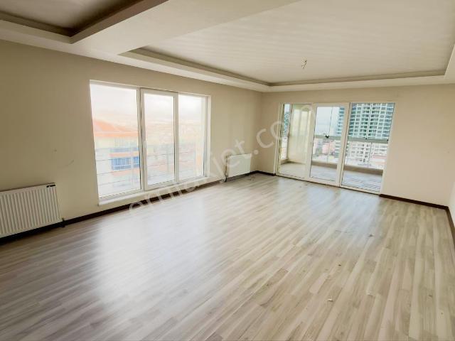 Sancaktepe'de 4+1 220 M2 Ultra Lüx Site Dairesi