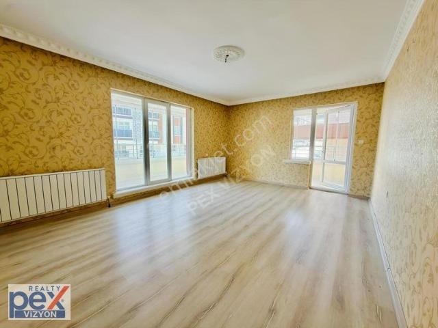 Sancaktepe'de Merkezi Konumda Teras Balkonlu 3+1 Satılık Daire