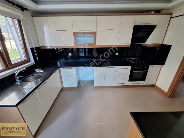 Sancaktepe'de Satılık 4+1 Yapılı Daire prime Ofis